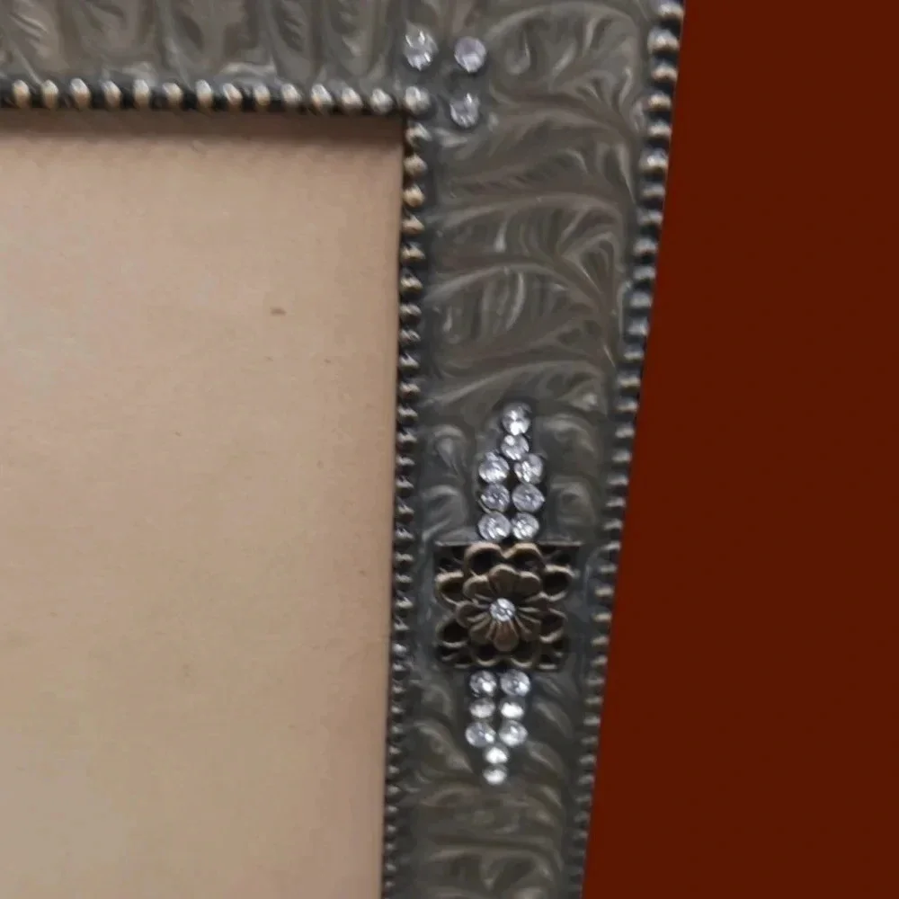 Picture frame with rhinestone